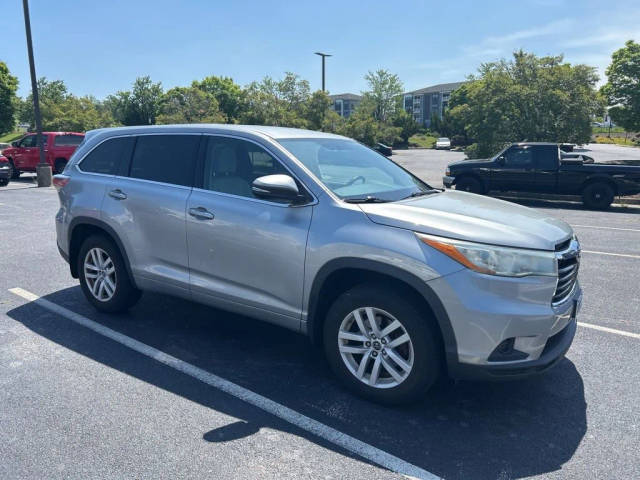 2016 Toyota Highlander LE AWD photo