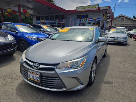 2016 Toyota Camry XLE FWD photo