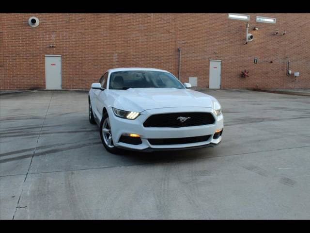 2016 Ford Mustang V6 RWD photo
