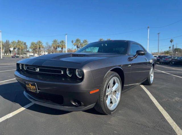 2015 Dodge Challenger SXT RWD photo