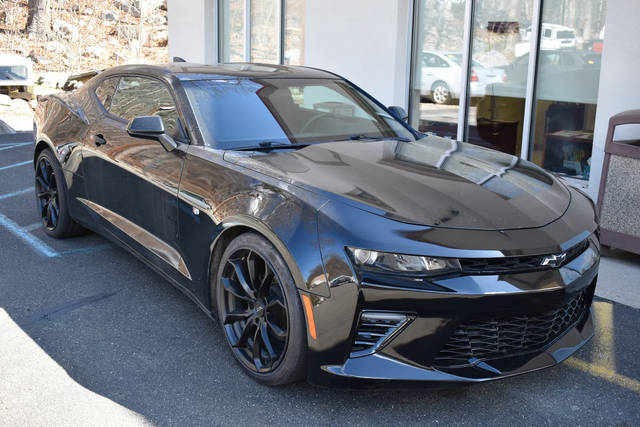 2016 Chevrolet Camaro 1LT RWD photo