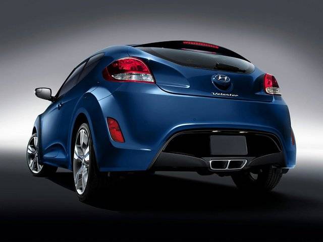 2016 Hyundai Veloster FWD photo