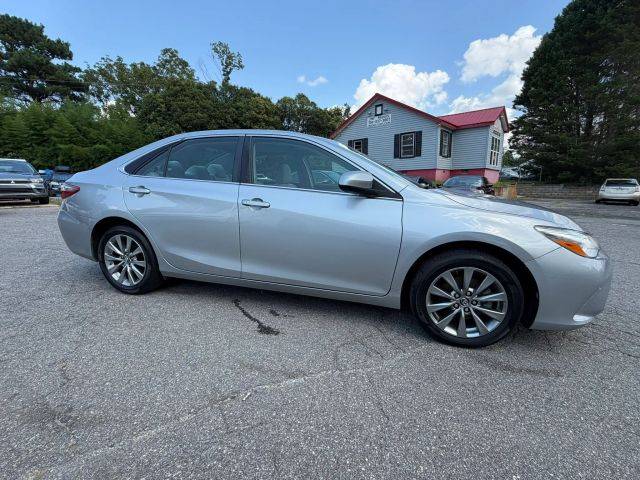 2016 Toyota Camry XLE FWD photo