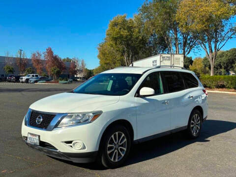 2016 Nissan Pathfinder S FWD photo