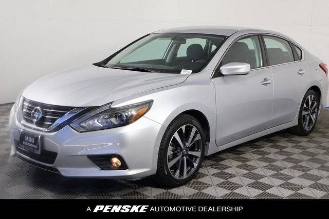 2016 Nissan Altima 2.5 SR FWD photo