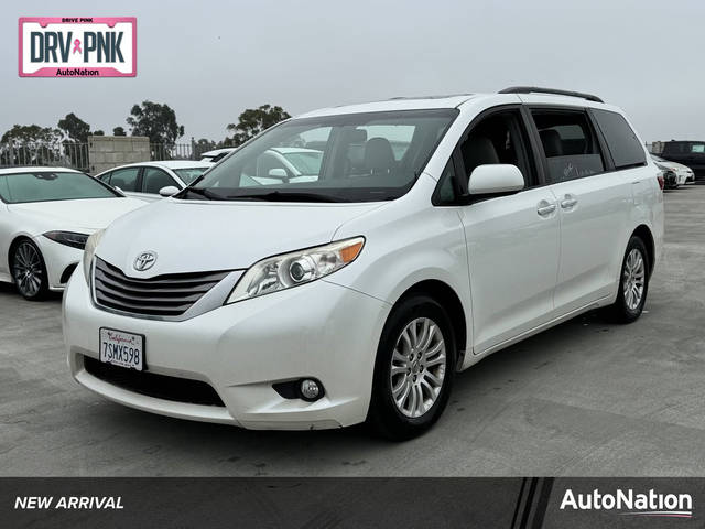 2016 Toyota Sienna XLE FWD photo