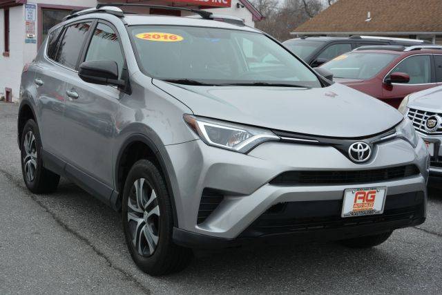 2016 Toyota RAV4 LE FWD photo