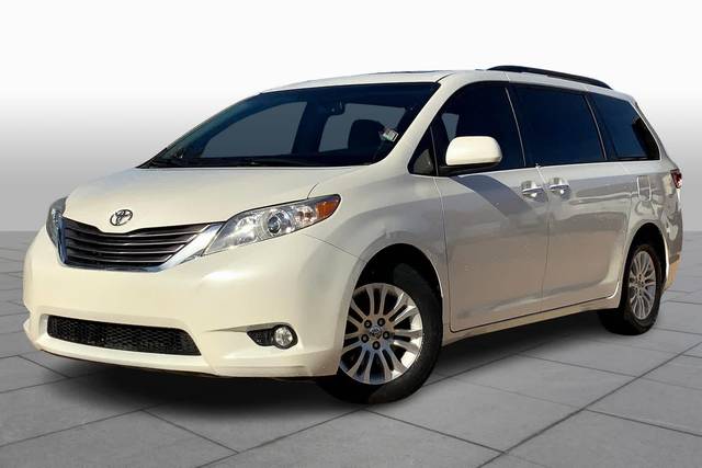 2016 Toyota Sienna XLE FWD photo