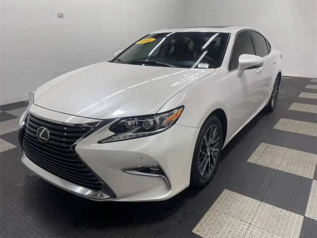 2016 Lexus ES  FWD photo