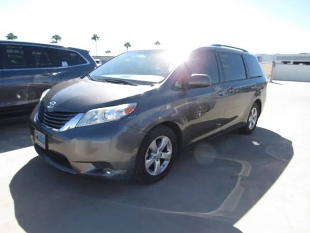 2016 Toyota Sienna LE FWD photo