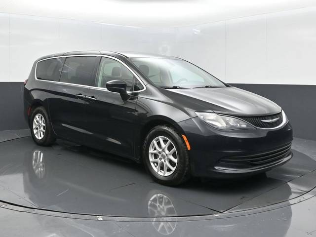 2017 Chrysler Pacifica Minivan Touring FWD photo