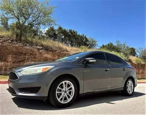 2016 Ford Focus SE FWD photo