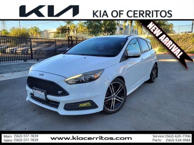 2016 Ford Focus ST FWD photo