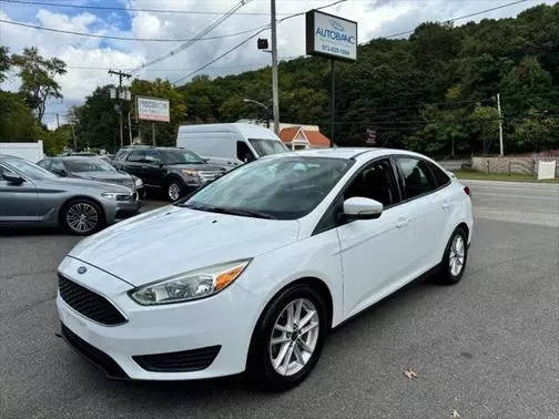 2016 Ford Focus SE FWD photo