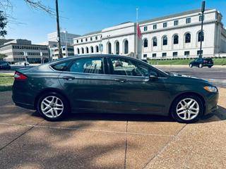 2016 Ford Fusion SE FWD photo