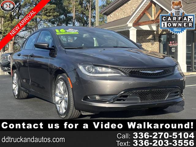 2016 Chrysler 200 S FWD photo