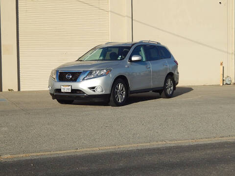 2016 Nissan Pathfinder SV FWD photo