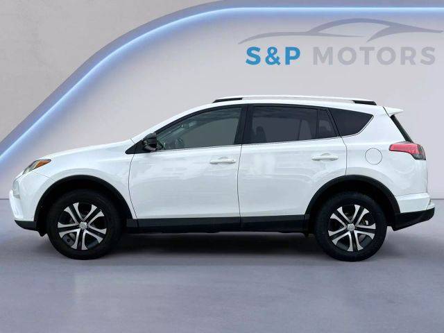 2016 Toyota RAV4 LE FWD photo