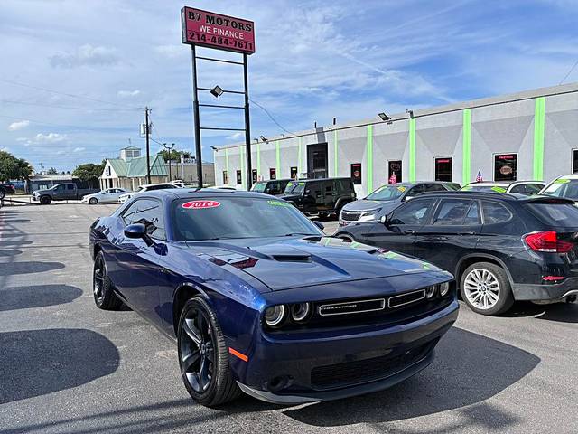 2016 Dodge Challenger SXT RWD photo