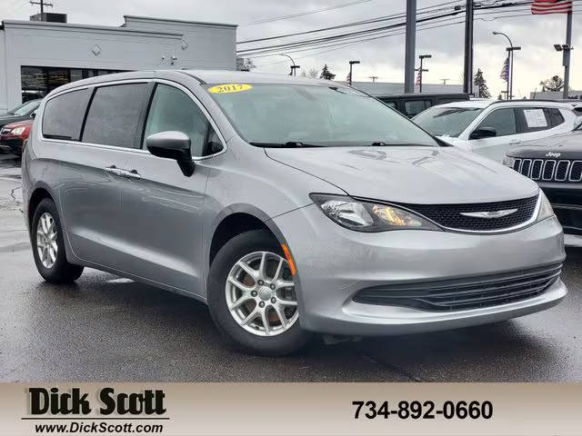2017 Chrysler Pacifica Minivan Touring FWD photo