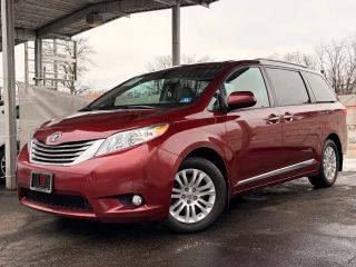 2016 Toyota Sienna XLE FWD photo