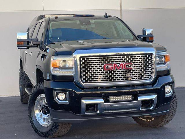 2016 GMC Sierra 2500HD Denali 4WD photo