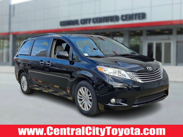 2016 Toyota Sienna XLE FWD photo