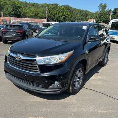 2016 Toyota Highlander LE Plus FWD photo