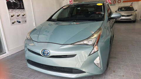 2016 Toyota Prius Three Touring FWD photo