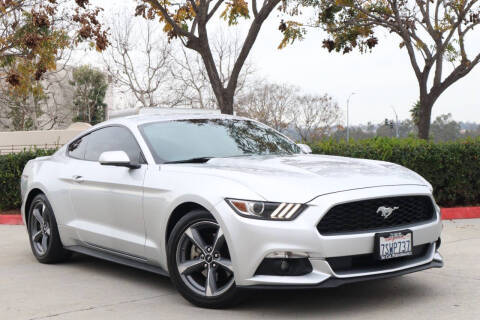 2015 Ford Mustang V6 RWD photo