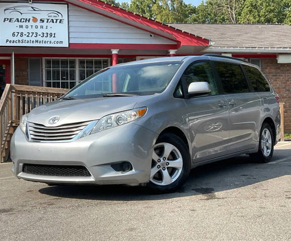 2015 Toyota Sienna LE FWD photo