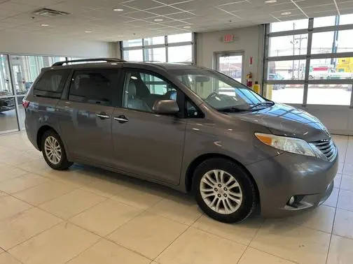 2015 Toyota Sienna XLE Premium FWD photo