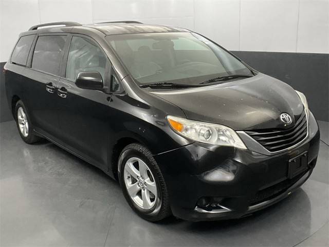 2015 Toyota Sienna LE FWD photo