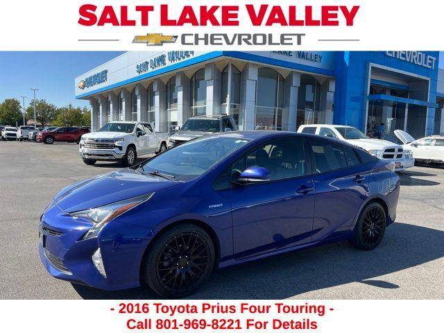 2016 Toyota Prius Three Touring FWD photo