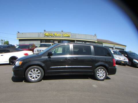 2015 Chrysler Town and Country Touring FWD photo