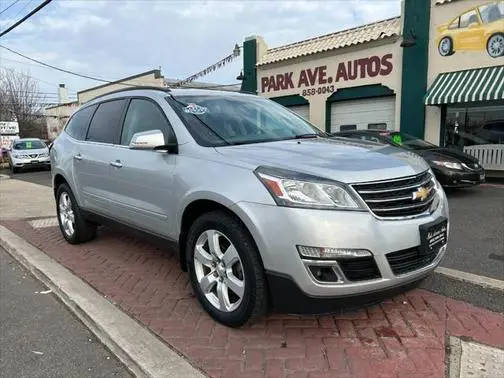 2016 Chevrolet Traverse LT FWD photo