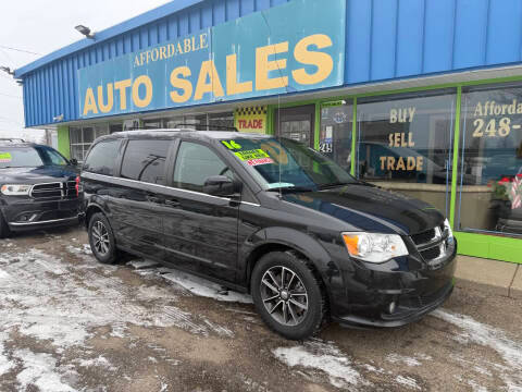 2016 Dodge Grand Caravan SXT Plus FWD photo