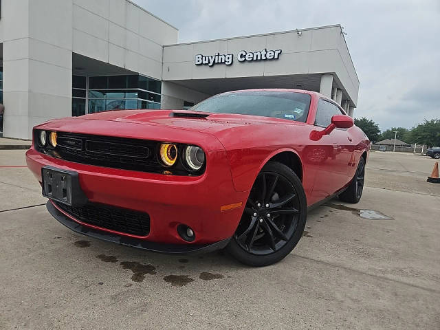 2016 Dodge Challenger SXT RWD photo