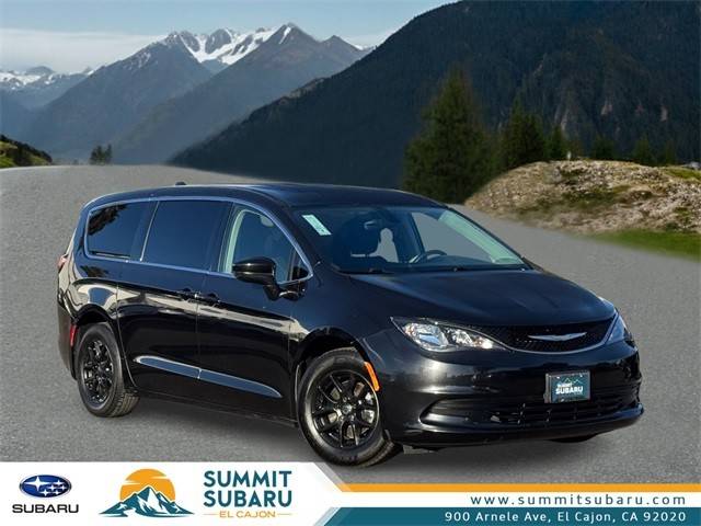 2017 Chrysler Pacifica Minivan Touring FWD photo