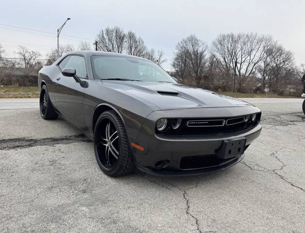 2016 Dodge Challenger SXT RWD photo