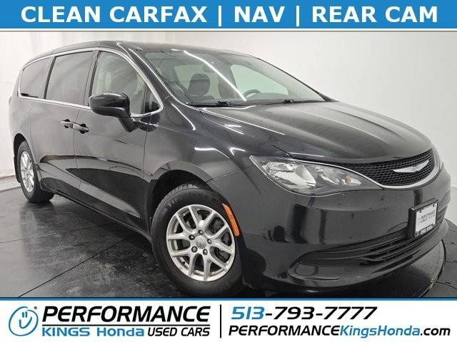 2017 Chrysler Pacifica Minivan Touring FWD photo