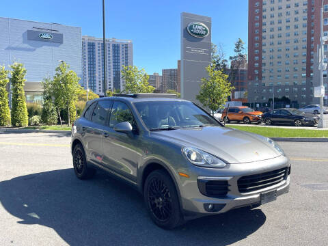2016 Porsche Cayenne  AWD photo
