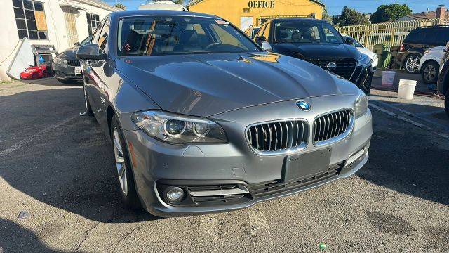 2016 BMW 5 Series 528i RWD photo