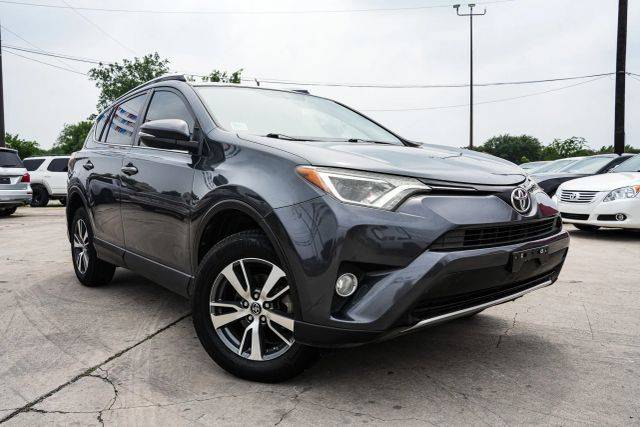 2016 Toyota RAV4 XLE FWD photo