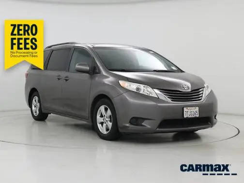 2016 Toyota Sienna LE FWD photo