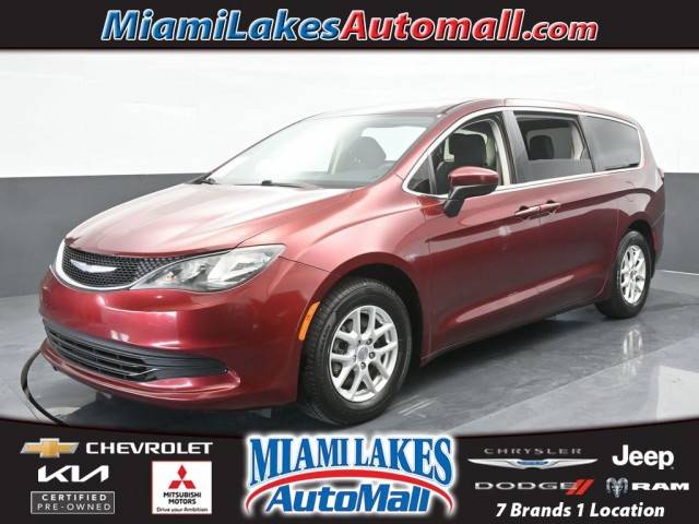 2017 Chrysler Pacifica Minivan Touring FWD photo