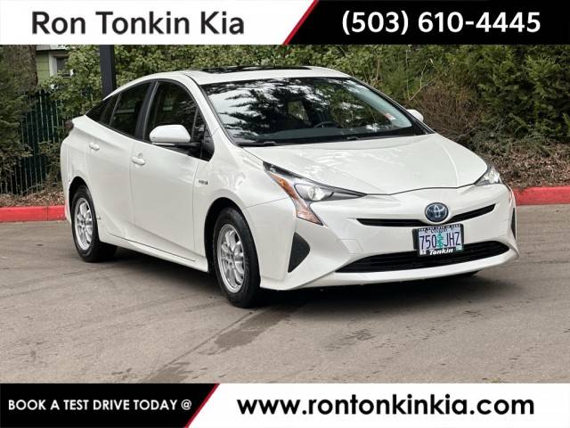 2016 Toyota Prius Three FWD photo