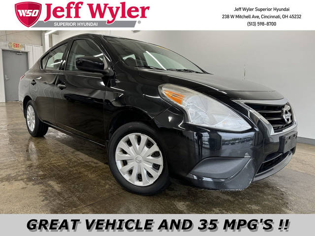 2016 Nissan Versa S FWD photo