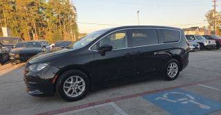 2017 Chrysler Pacifica Minivan Touring FWD photo