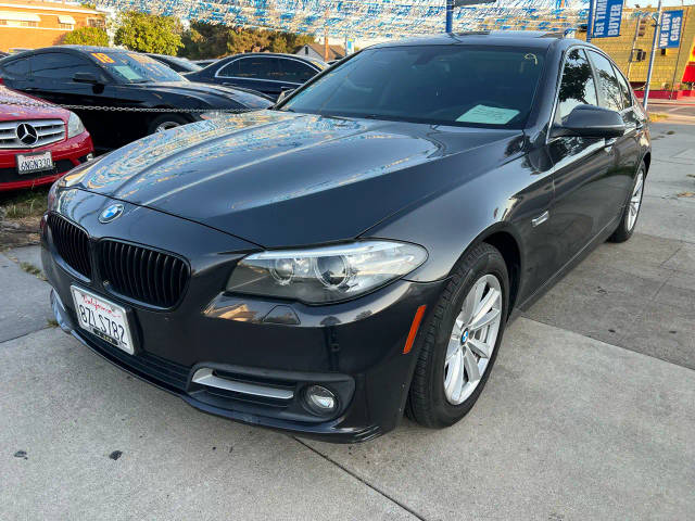 2016 BMW 5 Series 528i RWD photo